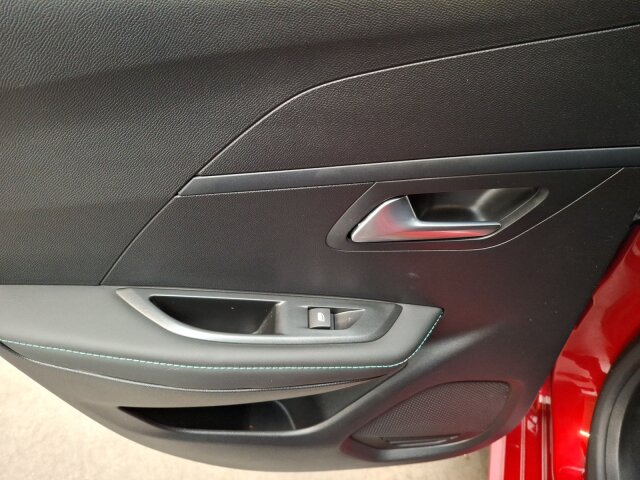 Peugeot 208 Allure Pack 100 EAT8 +Klima+SHZ+Kamera+ Peugeot 208 Allure Pack 100 EAT8 +Klima+SHZ+Kamera+