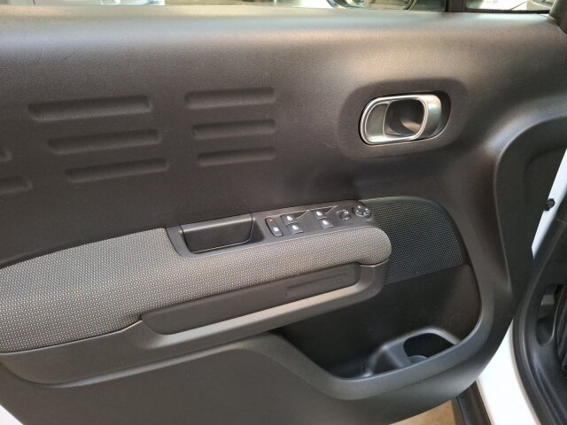 Citroën C3 Aircross Shine Pack 130 Aut +Kamera+Navi+SHZ+ Citroën C3 Aircross Shine Pack 130 Aut +Kamera+Navi+SHZ+