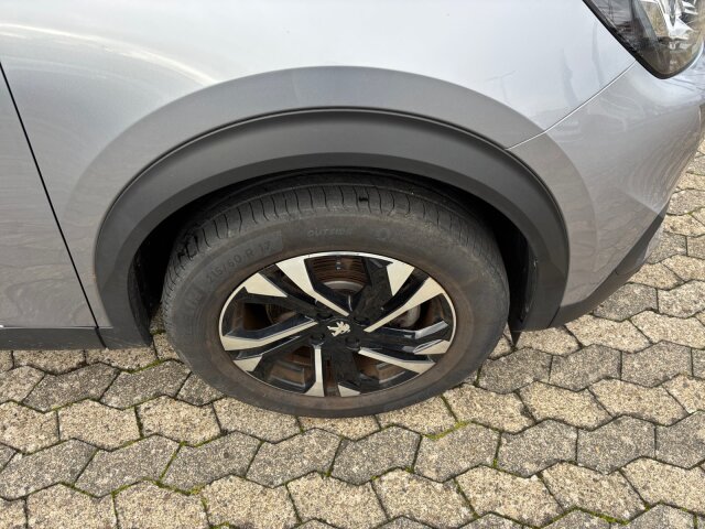 Peugeot e-2008 Allure 136 +11KW OBC+EPH+SHZ+Kamera+ Peugeot e-2008 Allure 136 +11KW OBC+EPH+SHZ+Kamera+