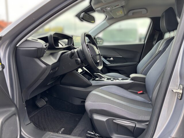 Peugeot e-2008 Allure 136 +11KW OBC+EPH+SHZ+Kamera+ Peugeot e-2008 Allure 136 +11KW OBC+EPH+SHZ+Kamera+