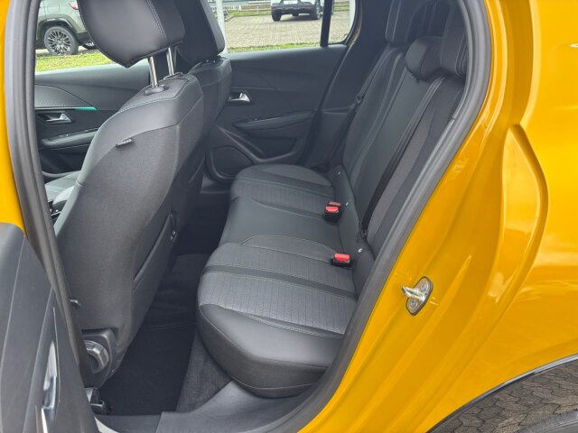 Peugeot e-208 Allure 136 +11KW OBC+Navi+EPH+SHZ Peugeot e-208 Allure 136 +11KW OBC+Navi+EPH+SHZ