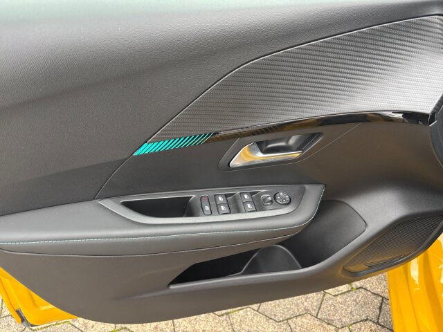 Peugeot e-208 Allure 136 +11KW OBC+Navi+EPH+SHZ Peugeot e-208 Allure 136 +11KW OBC+Navi+EPH+SHZ