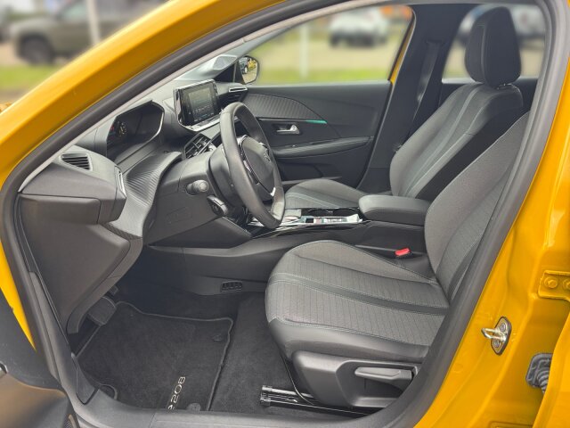 Peugeot e-208 Allure 136 +11KW OBC+Navi+EPH+SHZ Peugeot e-208 Allure 136 +11KW OBC+Navi+EPH+SHZ