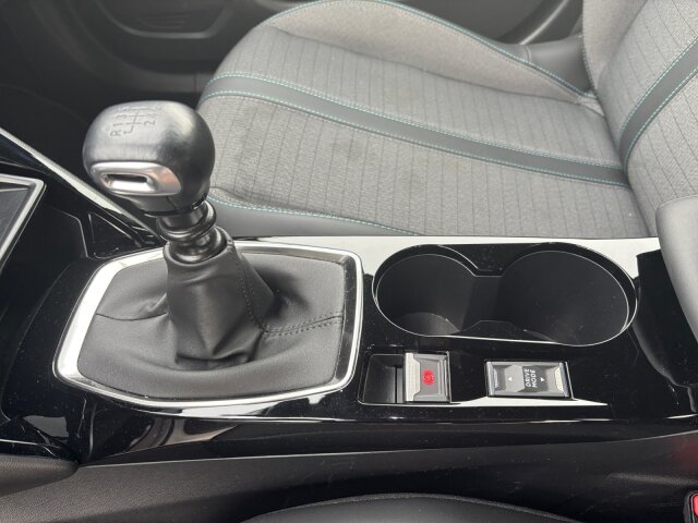 Peugeot 2008 Allure Pack 130 +Kamera+Navi+SHZ+LED+ Peugeot 2008 Allure Pack 130 +Kamera+Navi+SHZ+LED+