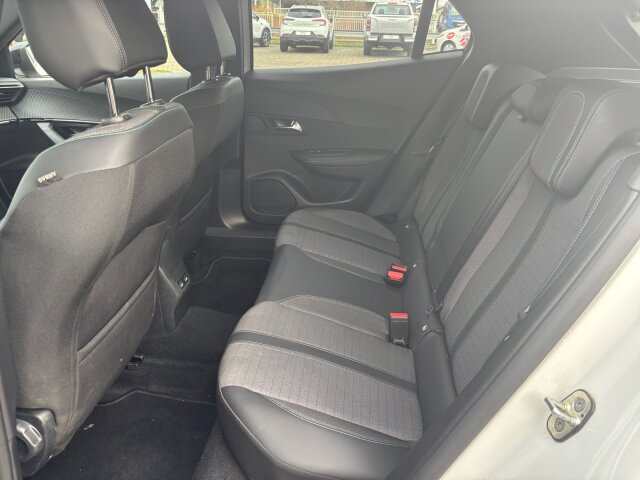 Peugeot 2008 Allure Pack 130 +Kamera+Navi+SHZ+LED+ Peugeot 2008 Allure Pack 130 +Kamera+Navi+SHZ+LED+