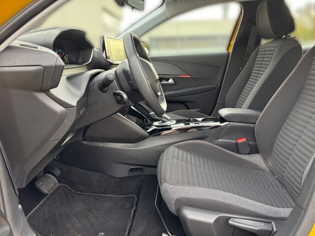 Peugeot e-208 Active 136 +11 KW OBC+DAB+Navi+SHZ Peugeot e-208 Active 136 +11 KW OBC+DAB+Navi+SHZ