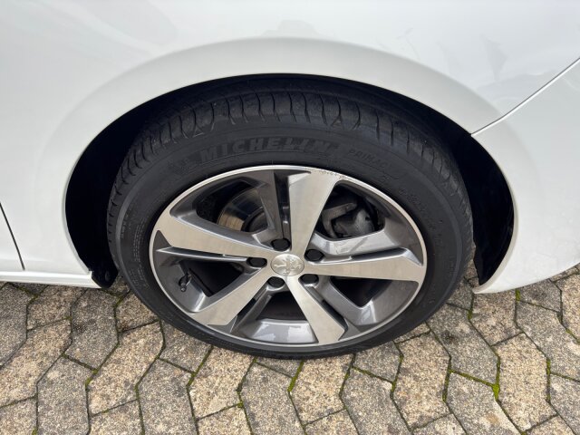 Peugeot 308 1.2 PureTech 130 Allure Peugeot 308 1.2 PureTech 130 Allure