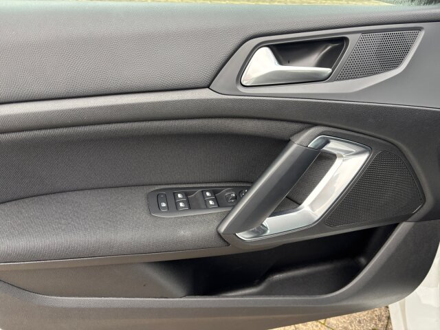 Peugeot 308 1.2 PureTech 130 Allure Peugeot 308 1.2 PureTech 130 Allure