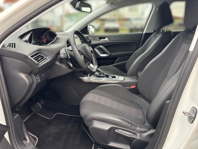 Peugeot 308 1.2 PureTech 130 Allure Peugeot 308 1.2 PureTech 130 Allure