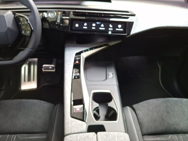 Peugeot 5008 GT 136 +Alcantara+Winter+LED Peugeot 5008 GT 136 +Alcantara+Winter+LED