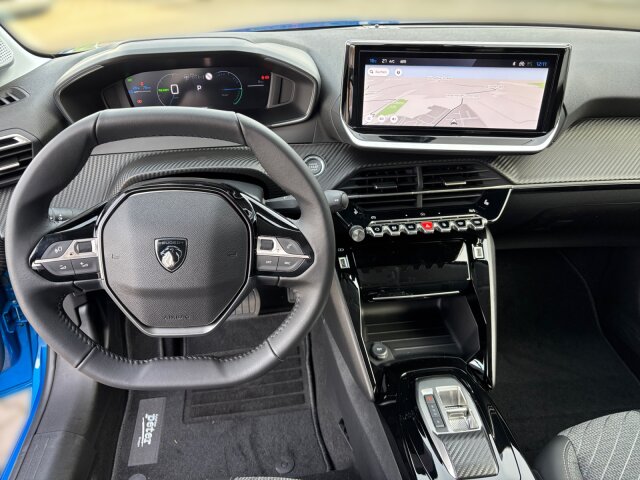 Peugeot e-208 Allure 156 +11KW+Navi-Sicht+Drive-Plus+ Peugeot e-208 Allure 156 +11KW+Navi-Sicht+Drive-Plus+
