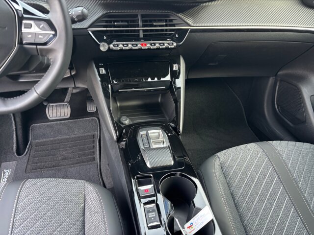 Peugeot e-208 Allure 156 +11KW+Navi-Sicht+Drive-Plus+ Peugeot e-208 Allure 156 +11KW+Navi-Sicht+Drive-Plus+