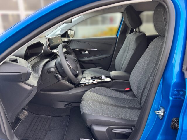 Peugeot e-208 Allure 156 +11KW+Navi-Sicht+Drive-Plus+ Peugeot e-208 Allure 156 +11KW+Navi-Sicht+Drive-Plus+