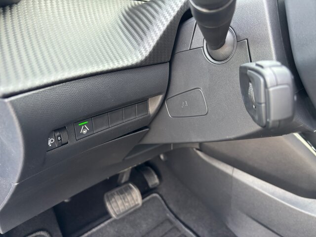 Peugeot e-208 Allure 156 +11KW+Navi-Sicht+Drive-Plus+ Peugeot e-208 Allure 156 +11KW+Navi-Sicht+Drive-Plus+