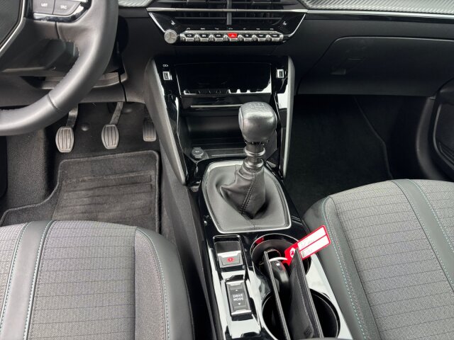 Peugeot 208 Allure Pack 100 +SHZ+Navi+Kamera+LED+Mirror+ Peugeot 208 Allure Pack 100 +SHZ+Navi+Kamera+LED+Mirror+