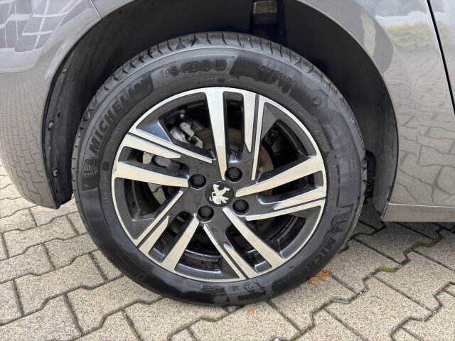 Peugeot 208 Allure Pack 100 +SHZ+Navi+Kamera+LED+Mirror+ Peugeot 208 Allure Pack 100 +SHZ+Navi+Kamera+LED+Mirror+