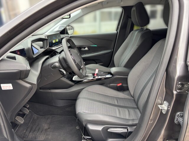 Peugeot 208 Allure Pack 100 +SHZ+Navi+Kamera+LED+Mirror+ Peugeot 208 Allure Pack 100 +SHZ+Navi+Kamera+LED+Mirror+