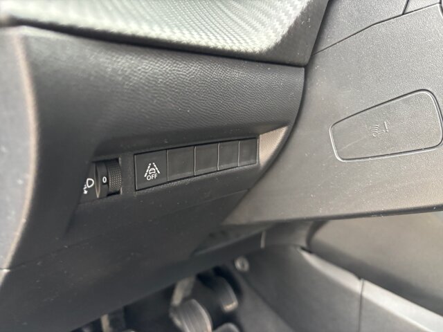 Peugeot 208 Allure Pack 100 +SHZ+Navi+Kamera+LED+Mirror+ Peugeot 208 Allure Pack 100 +SHZ+Navi+Kamera+LED+Mirror+