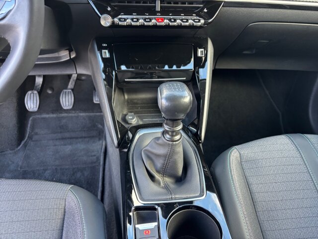 Peugeot 208 1.2 PT 100 Allure Pack Navi+SHZ+EPH+Kamera Peugeot 208 1.2 PT 100 Allure Pack Navi+SHZ+EPH+Kamera