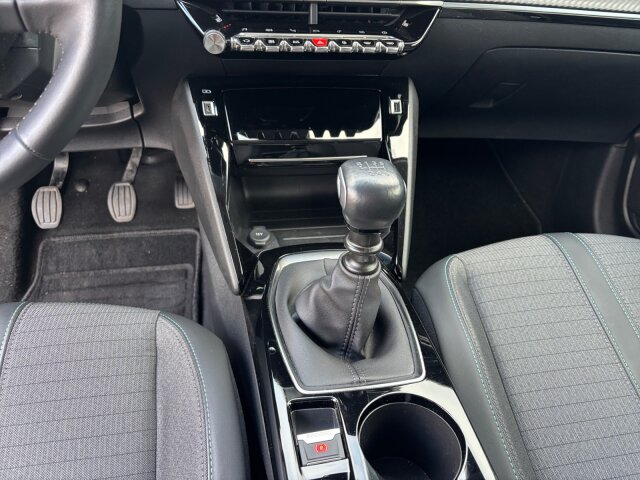 Peugeot 208 Allure Pack 100 Navi+Kamera+SHZ+EPH Peugeot 208 Allure Pack 100 Navi+Kamera+SHZ+EPH