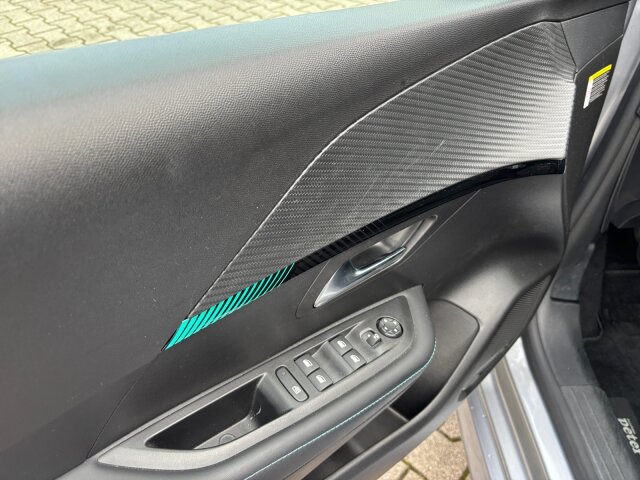 Peugeot 208 Allure Pack 100 Navi+Kamera+SHZ+EPH Peugeot 208 Allure Pack 100 Navi+Kamera+SHZ+EPH