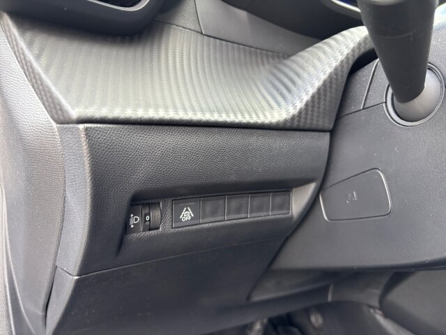 Peugeot 208 Allure Pack 100 Navi+Kamera+SHZ+EPH Peugeot 208 Allure Pack 100 Navi+Kamera+SHZ+EPH