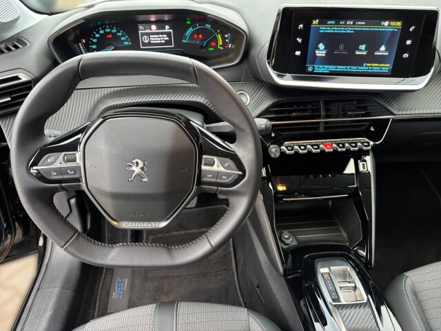 Peugeot e208 Allure 136 +11 KW OBC+LED+EPH+SHZ+ Peugeot e208 Allure 136 +11 KW OBC+LED+EPH+SHZ+