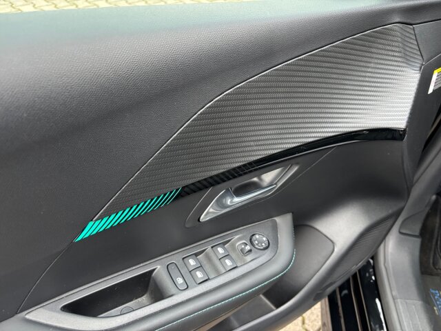 Peugeot e208 Allure 136 +11 KW OBC+LED+EPH+SHZ+ Peugeot e208 Allure 136 +11 KW OBC+LED+EPH+SHZ+