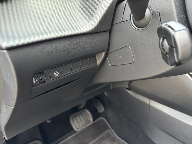 Peugeot e208 Allure 136 +11 KW OBC+LED+EPH+SHZ+ Peugeot e208 Allure 136 +11 KW OBC+LED+EPH+SHZ+