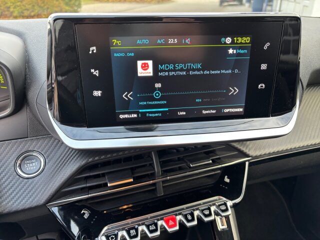 Peugeot e208 136 Active Pack 11 KW Charger+SHZ+EPH Peugeot e208 136 Active Pack 11 KW Charger+SHZ+EPH