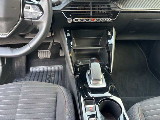Peugeot e208 136 Active Pack 11 KW Charger+SHZ+EPH Peugeot e208 136 Active Pack 11 KW Charger+SHZ+EPH