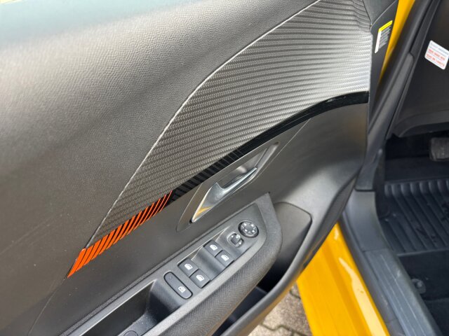 Peugeot e208 136 Active Pack 11 KW Charger+SHZ+EPH Peugeot e208 136 Active Pack 11 KW Charger+SHZ+EPH