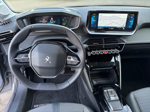 Peugeot e208 136 Allure Pack 11 KW Charger+Navi+SHZ+EPH Peugeot e208 136 Allure Pack 11 KW Charger+Navi+SHZ+EPH