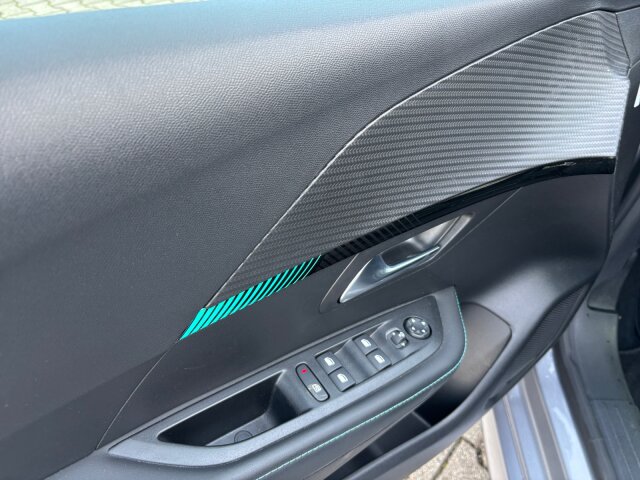 Peugeot e208 136 Allure Pack 11 KW Charger+Navi+SHZ+EPH Peugeot e208 136 Allure Pack 11 KW Charger+Navi+SHZ+EPH