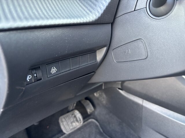 Peugeot e208 136 Allure Pack 11 KW Charger+Navi+SHZ+EPH Peugeot e208 136 Allure Pack 11 KW Charger+Navi+SHZ+EPH