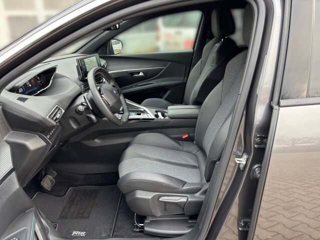 Peugeot 5008 1.2 PT 130 AllurePack EAT8 Navi+7 Sitze+SHZ Peugeot 5008 1.2 PT 130 AllurePack EAT8 Navi+7 Sitze+SHZ