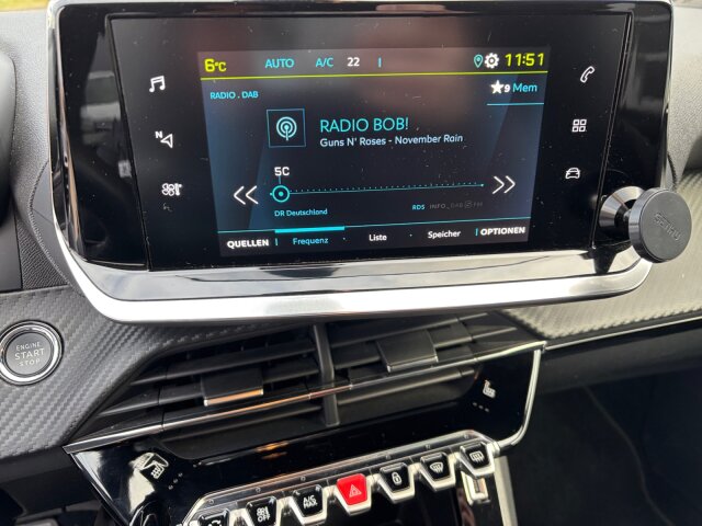 Peugeot e208 136 ActivePack 11 KW-Charger+SHZ+Mirror Peugeot e208 136 ActivePack 11 KW-Charger+SHZ+Mirror