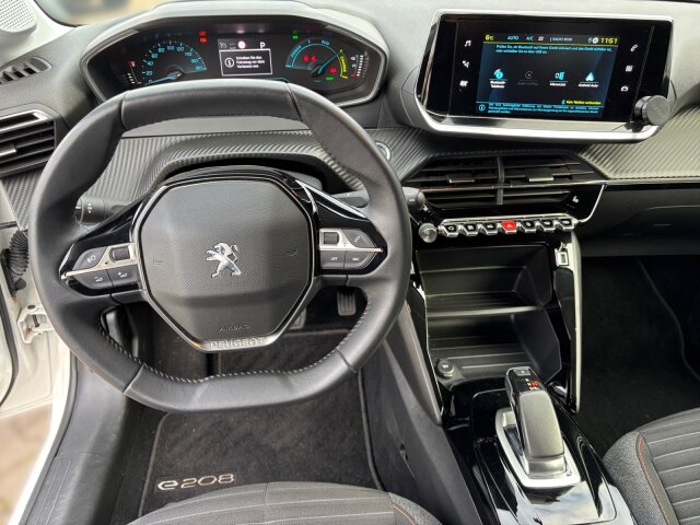 Peugeot e208 136 ActivePack 11 KW-Charger+SHZ+Mirror Peugeot e208 136 ActivePack 11 KW-Charger+SHZ+Mirror