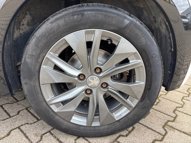 Peugeot e208 136 ActivePack 11 KW-Charger+SHZ+Mirror Peugeot e208 136 ActivePack 11 KW-Charger+SHZ+Mirror