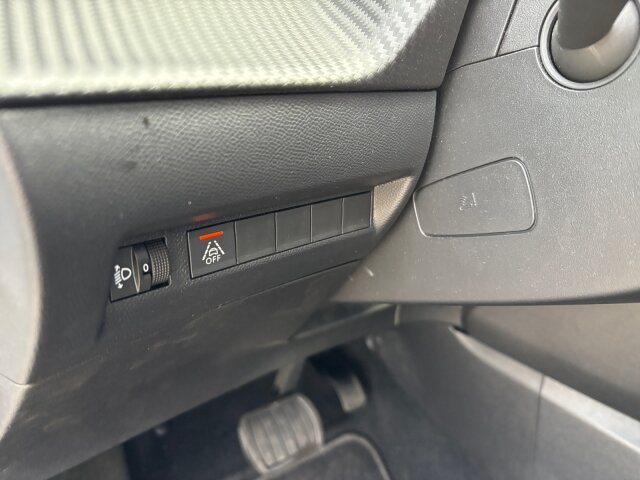 Peugeot e208 136 ActivePack 11 KW-Charger+SHZ+Mirror Peugeot e208 136 ActivePack 11 KW-Charger+SHZ+Mirror