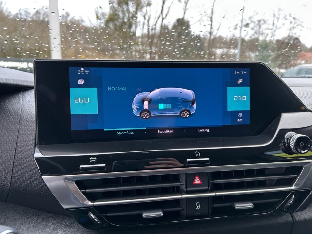 Citroën e-C4 Shine 136 +11KW OBC+SHZ+LED+Kamera+ Citroën e-C4 Shine 136 +11KW OBC+SHZ+LED+Kamera+