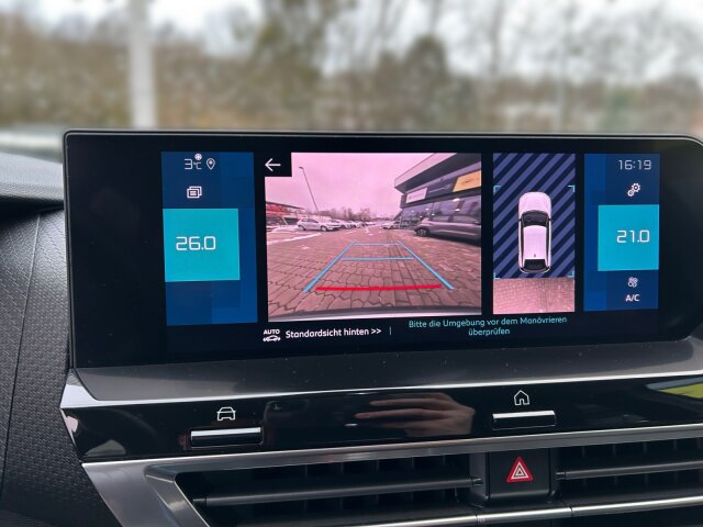 Citroën e-C4 Shine 136 +11KW OBC+SHZ+LED+Kamera+ Citroën e-C4 Shine 136 +11KW OBC+SHZ+LED+Kamera+