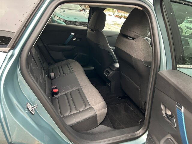 Citroën e-C4 Shine 136 +11KW OBC+SHZ+LED+Kamera+ Citroën e-C4 Shine 136 +11KW OBC+SHZ+LED+Kamera+