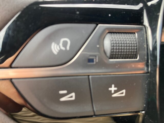 Peugeot 2008 Allure 130 +EPH+Navi+SHZ+Automatik Peugeot 2008 Allure 130 +EPH+Navi+SHZ+Automatik