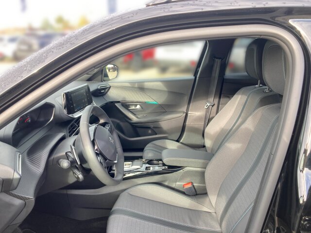 Peugeot 2008 Allure 130 +EPH+Navi+SHZ+Automatik Peugeot 2008 Allure 130 +EPH+Navi+SHZ+Automatik