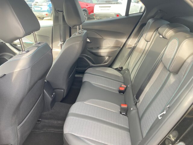 Peugeot 2008 Allure 130 +EPH+Navi+SHZ+Automatik Peugeot 2008 Allure 130 +EPH+Navi+SHZ+Automatik