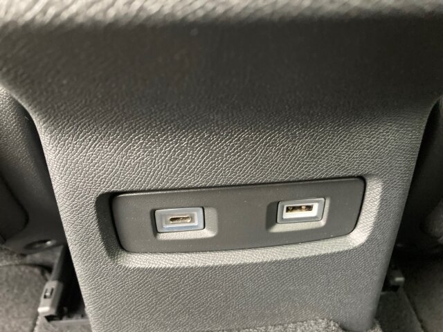 Citroën e-C4 Shine 136 +11KW OBC+Kamera+Navi+Kältepaket+ Citroën e-C4 Shine 136 +11KW OBC+Kamera+Navi+Kältepaket+