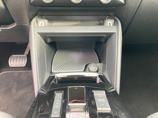 Citroën e-C4 Shine 136 +11KW OBC+Kamera+Navi+Kältepaket+ Citroën e-C4 Shine 136 +11KW OBC+Kamera+Navi+Kältepaket+