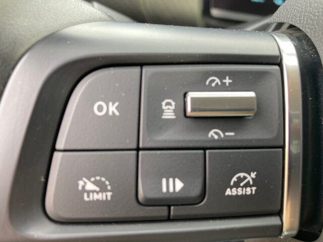 Citroën e-C4 Shine 136 +11KW OBC+Kamera+Navi+Kältepaket+ Citroën e-C4 Shine 136 +11KW OBC+Kamera+Navi+Kältepaket+