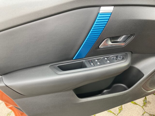 Citroën e-C4 Shine 136 +11KW OBC+Kamera+Navi+Kältepaket+ Citroën e-C4 Shine 136 +11KW OBC+Kamera+Navi+Kältepaket+